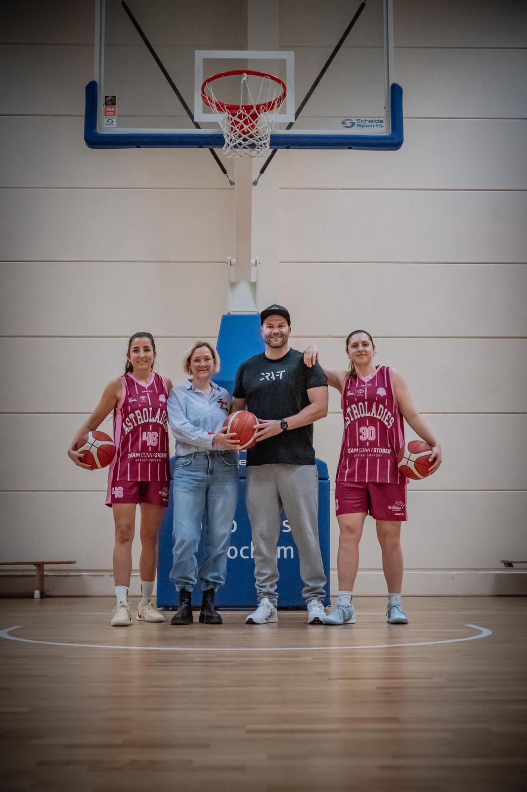 AstroLadies präsentieren Sondertrikot – Erlöse gehen an MIRA e. V. aus Bochum