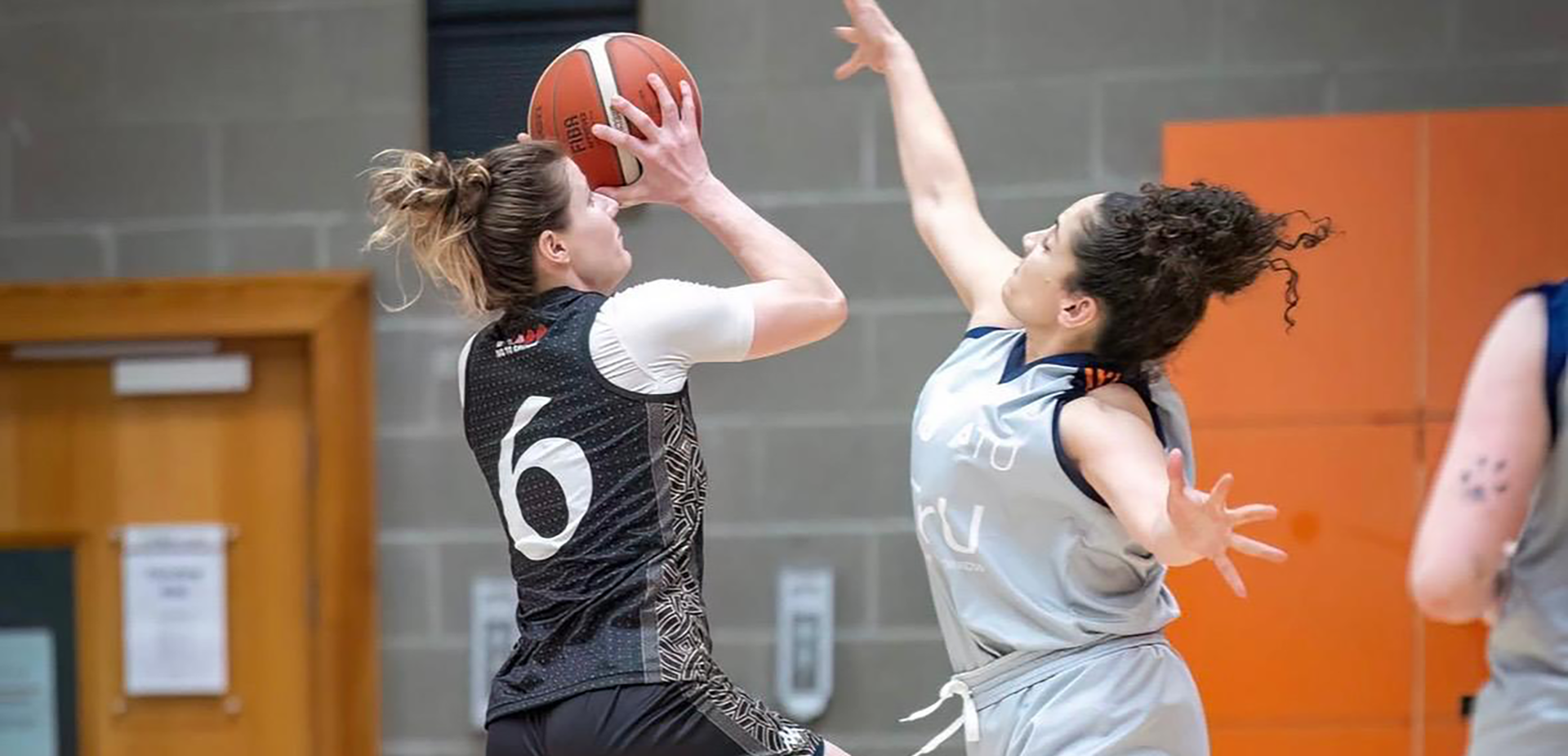 Delia Moore verstärkt die AstroLadies